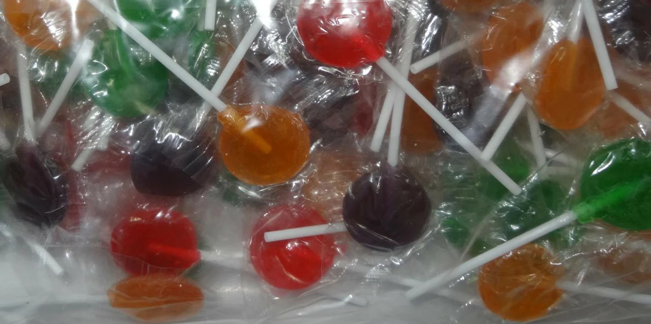 Small Flat Assorted Lollipops 1kg 3 Small Flat Assorted Lollipops 1kg